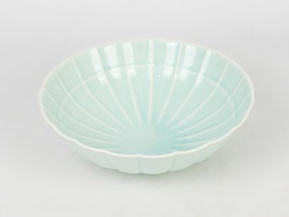 CHRISTIAN DIOR. Coupe circulaire en porcelaine...