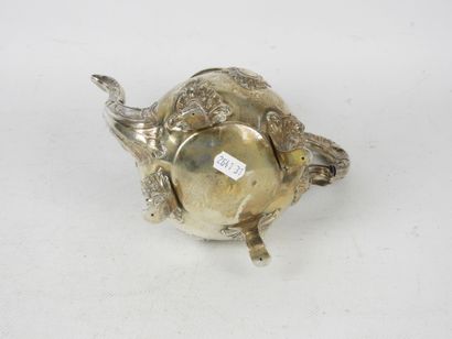 925/1000° silver rocaille-style quadripod...