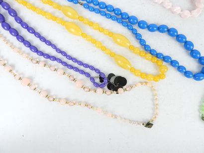 BIJOUX FANTAISIE. Lot comprenant colliers...