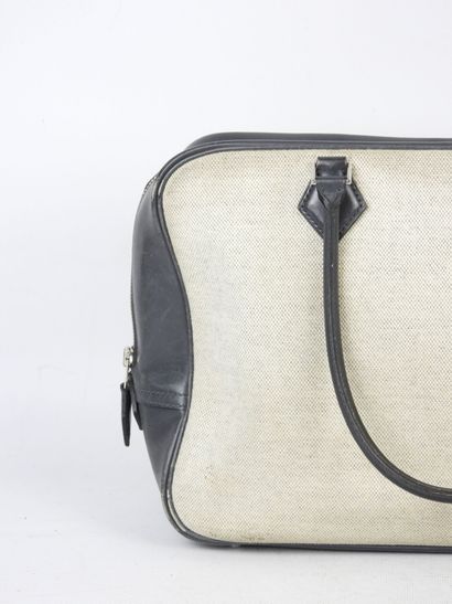 HERMES - Paris. Handbag in feather canvas...