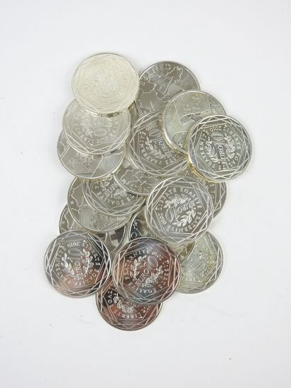 FRANCE. 19 silver 10 euro coins Centre, three...