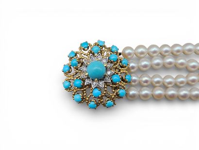 BRACELET 4 RANGS composé de 124 perles de...