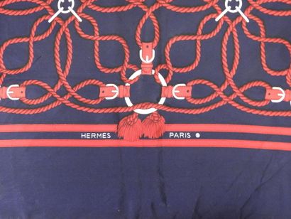HERMES - Paris. Carré de Soie à motifs de...