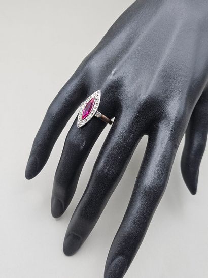 BAGUE VICTORIENNE navette en or jaune 750...