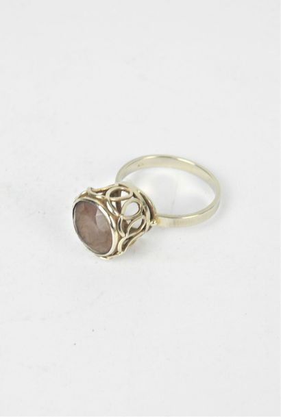 BAGUE en or gris 585/1000° ornée d'une améthyste...