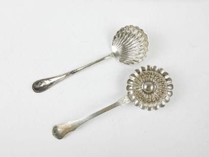 Two SAUPOUDREUSES in silver 800/1000°. Total...