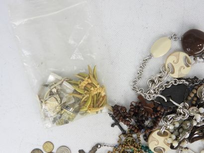 COSTUME JEWELRY. Lot including bracelets,...
