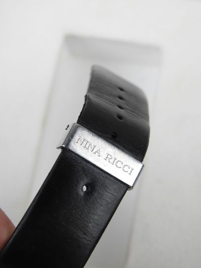 NINA RICCI - Paris. Montre de dame boitier...