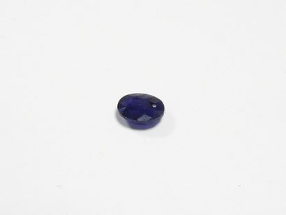 SAPHIR sur feuille. 4,04 ct (traité).