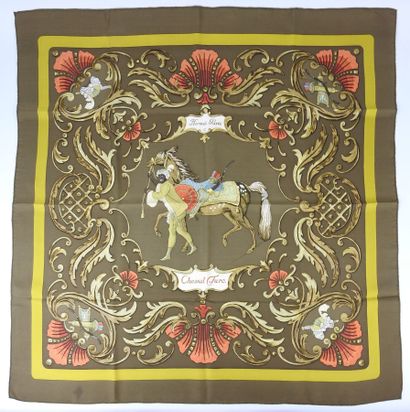HERMES - Paris. Carré de soie modèle Cheval...