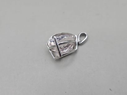 Pendentif en or gris 750 millièmes centrée...