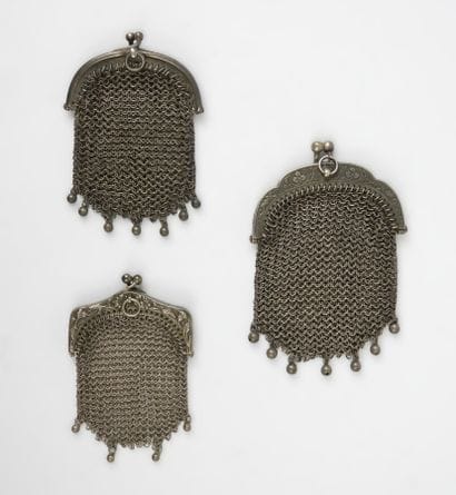 Three 925/1000° silver mesh BOURSES. Total...