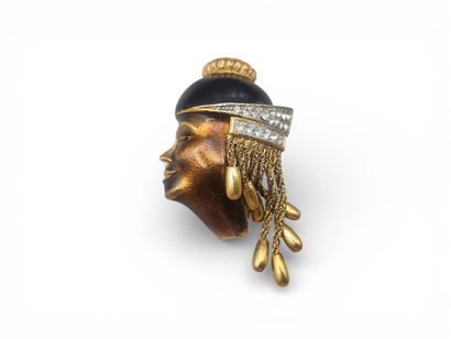 D'ORLAN.
Broche en métal doré émaillé polychrome...