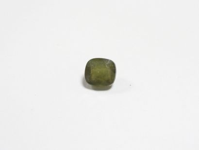 SAPHIR sur feuille. 9,70 ct (traité).