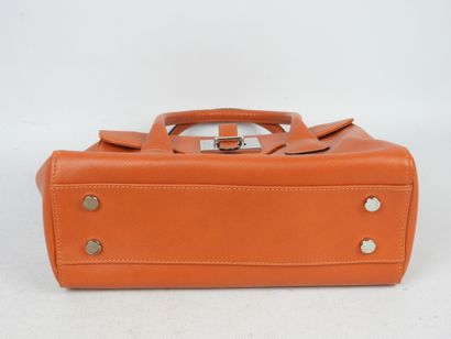 LE TANNEUR. Sac à main Nina en cuir orange....