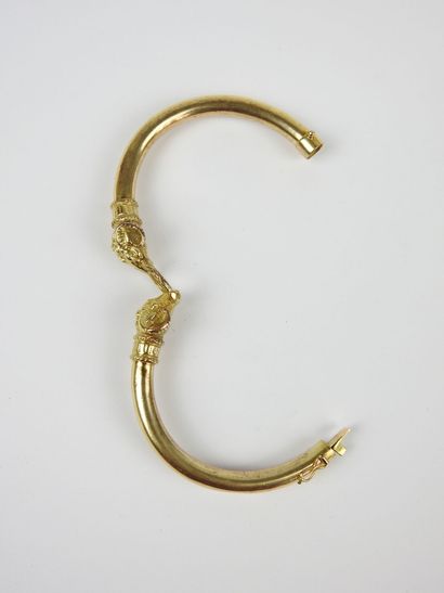 BRACELET en or jaune 750/1000° à décor de...