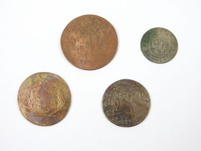 MONDE. 4 monnaies diverses : liard de Liège...