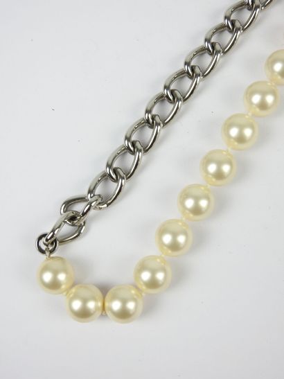DOLCE GABBANA. Collier de perles fantaisie...