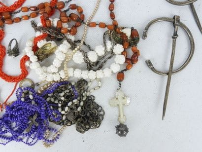 COSTUME JEWELRY. Lot including bracelets,...