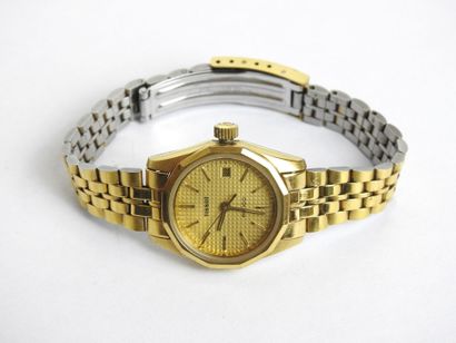 TISSOT : Montre d'homme en acier et métal...