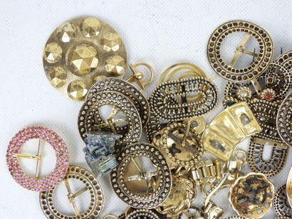 BIJOUX FANTAISIE. Lot comprenant boutons,...