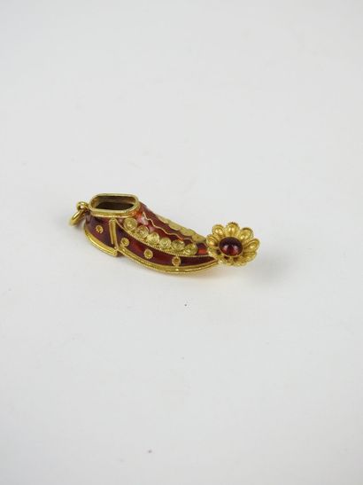 PENDENTIF chaussure en or jaune 750/1000°...