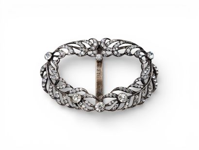 Openwork silver floral CUP adorned with rhinestones.
6.5...