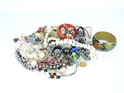 COSTUME JEWELRY. Lot including bracelets,...