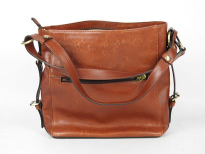 KATANA. Sac à main en cuir de vachette brun....