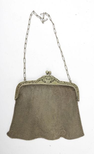 Two BOURSES à maille in low-titanium silver....
