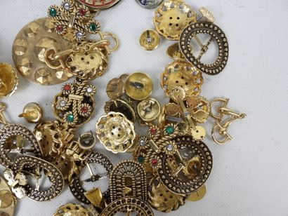 BIJOUX FANTAISIE. Lot comprenant boutons,...