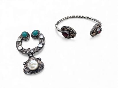 Lot de 2 bijoux provençaux en argent comprenant...