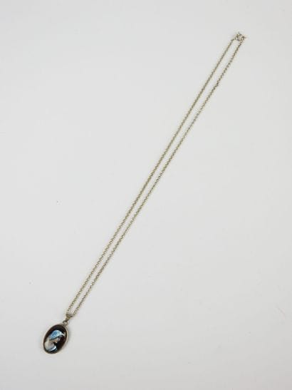CHAINE en argent 925/1000° et pendentif émail...