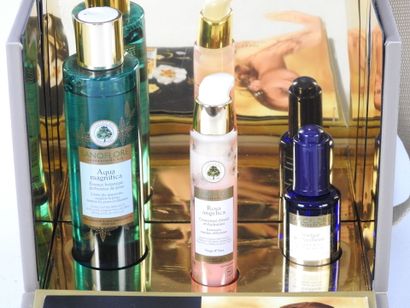 SANOFLORE. Valise de présentation de la gamme...