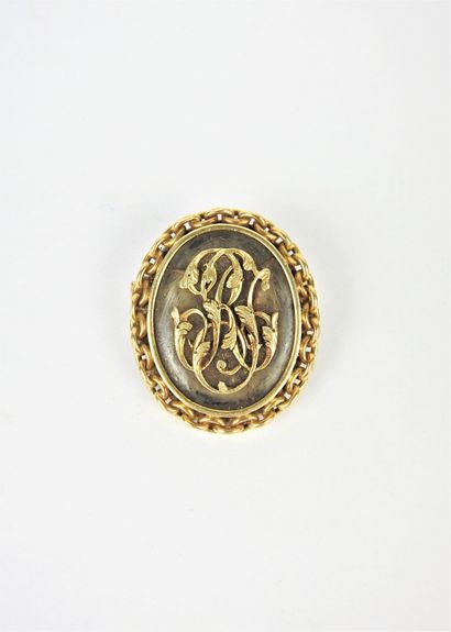 BROCHE en or jaune 750/1000° à décor d'un...
