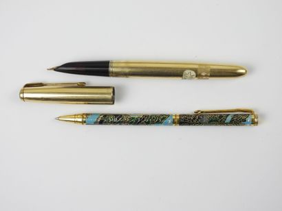 PARKER. Stylo plume avec plume en or 14k....