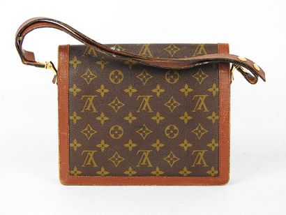 LOUIS VUITTON - Paris. Dauphine handbag in...