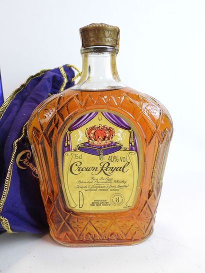 1 bouteille Whisky Crown Royal en coffret...