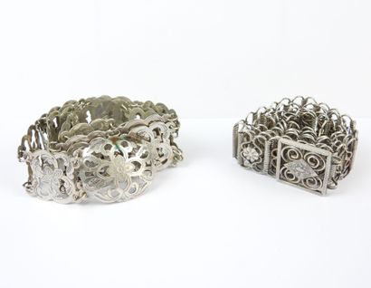 LOT of SEVEN silver BELTS. Vietnam. Total...