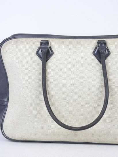 HERMES - Paris. Handbag in feather canvas...
