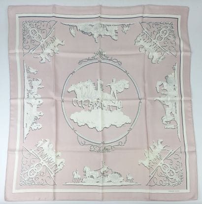 HERMES - Paris. Carré de soie modèle Phaéton,...
