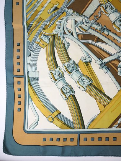 HERMES - Paris. Carré de soie modèle Rythmes....