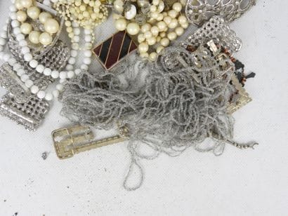BIJOUX FANTAISIE. Lot comprenant bijoux métal,...