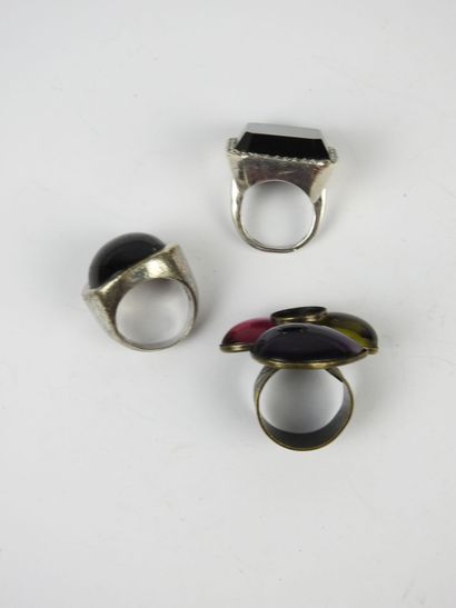 BIJOUX FANTAISIE. Lot de cinq bagues en argent...