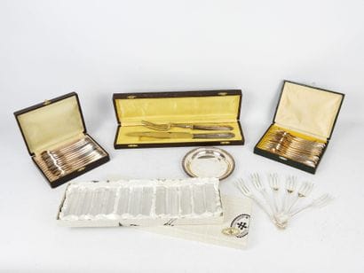 LOT in silver-plated metal including twelve...
