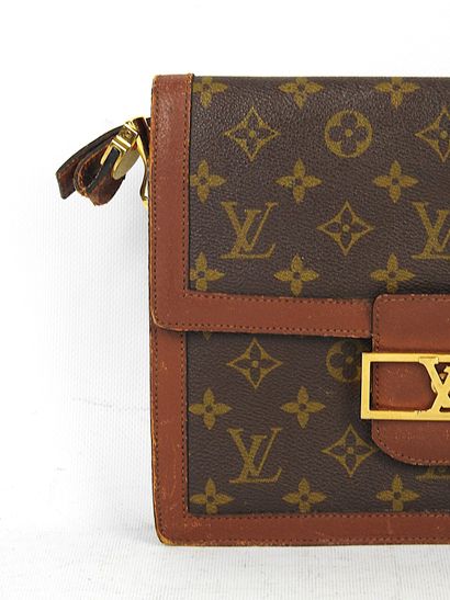 LOUIS VUITTON - Paris. Dauphine handbag in...