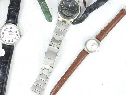 LOT DE MONTRES BRACELET dont Le Griffon,...