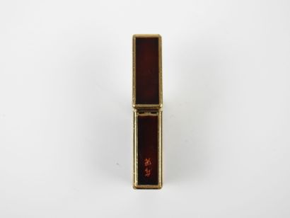S.T. DUPONT - Paris. Briquet en métal doré...