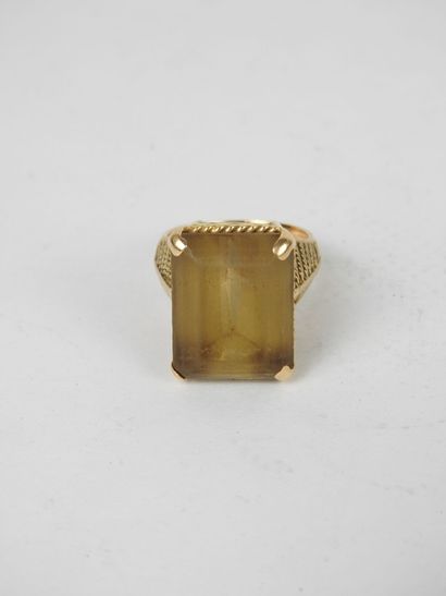 BAGUE en or jaune 750/1000° avec importante...