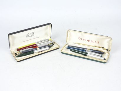 10 STYLOS dont bille et plume de marques...